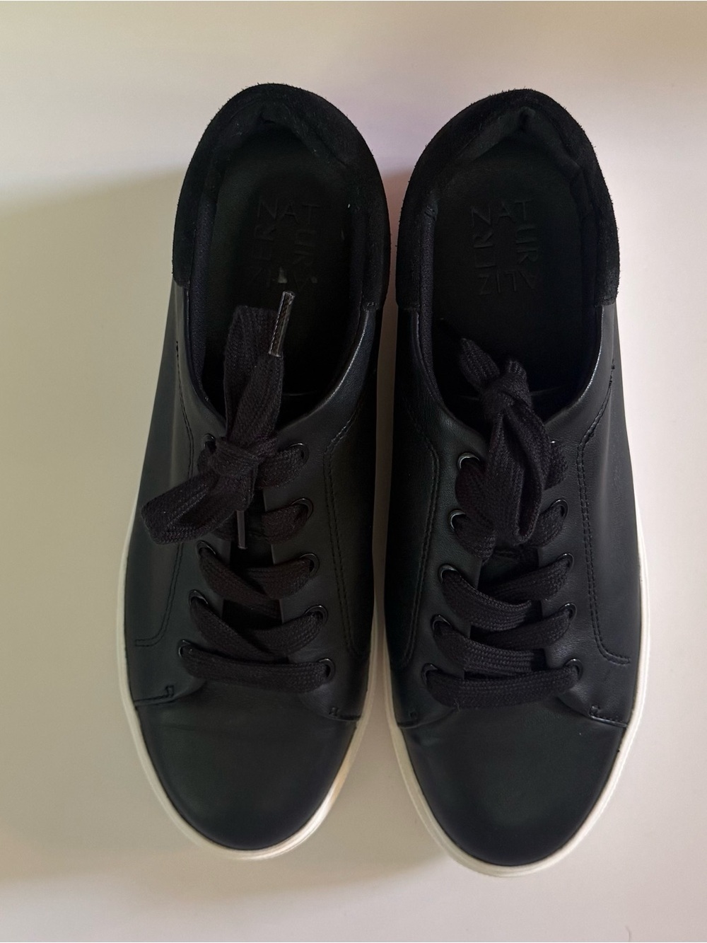 Black Low-Top Sneakers - Natrualizer
